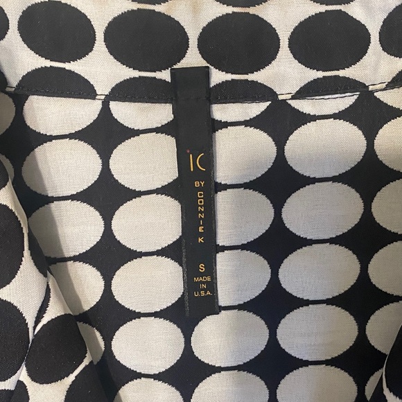 Stylish Black and White Blazer - Picture 2 of 7